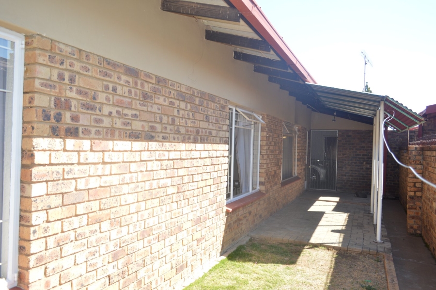 3 Bedroom Property for Sale in La Hoff North West